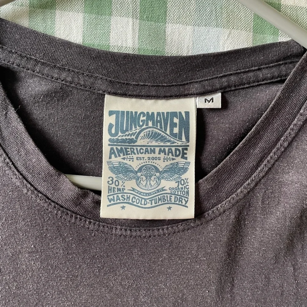 SOLD

Jungmaven Black Hemp T-Shirt in Size Medium - Picture 2 of 3